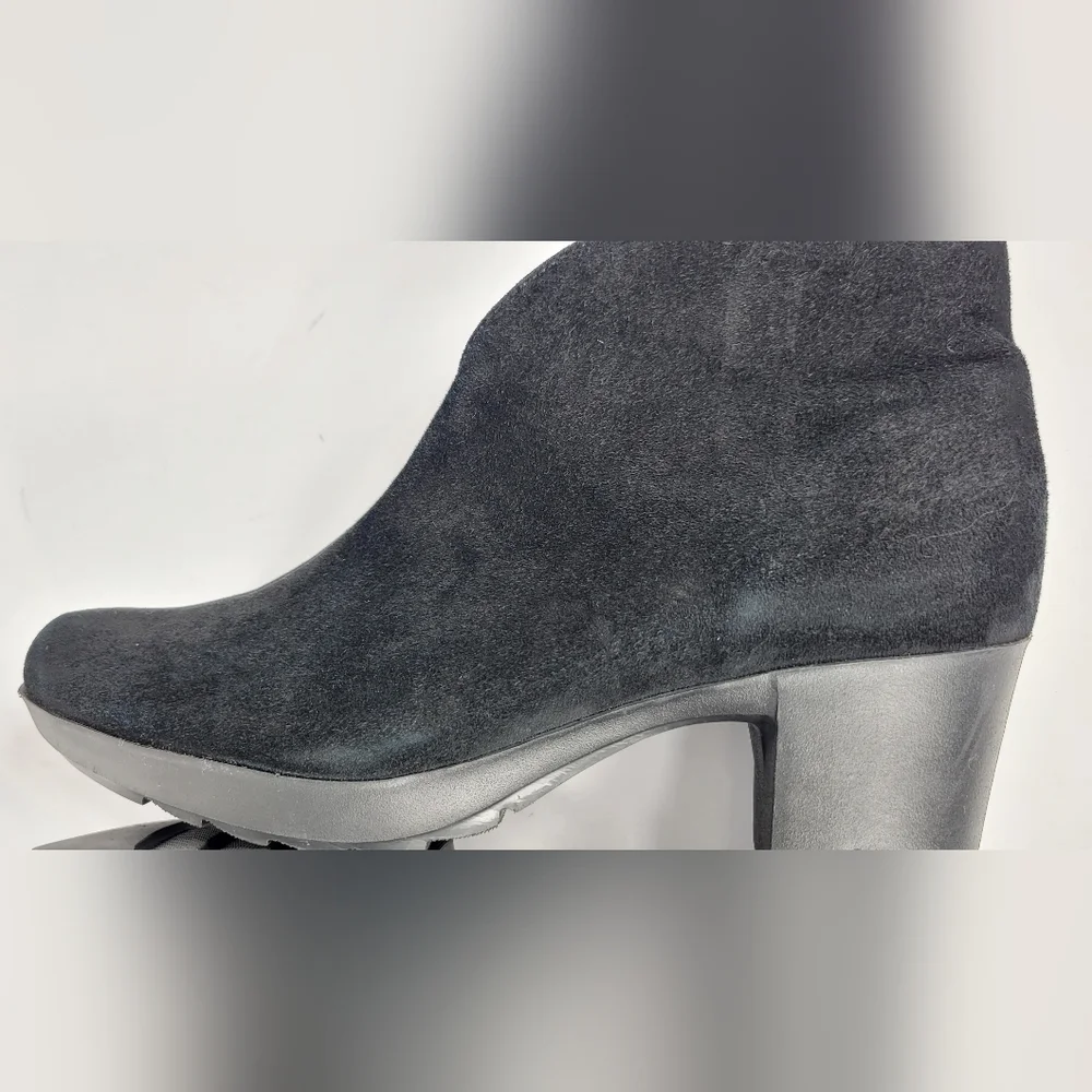 Munro Suede Robynette Ankle Booties #765 Size 8.5N